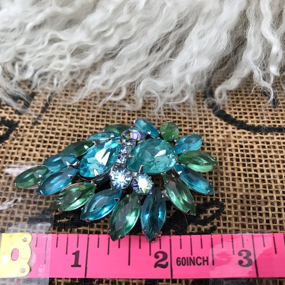 Weiss Brooch - Picture 5 of 15